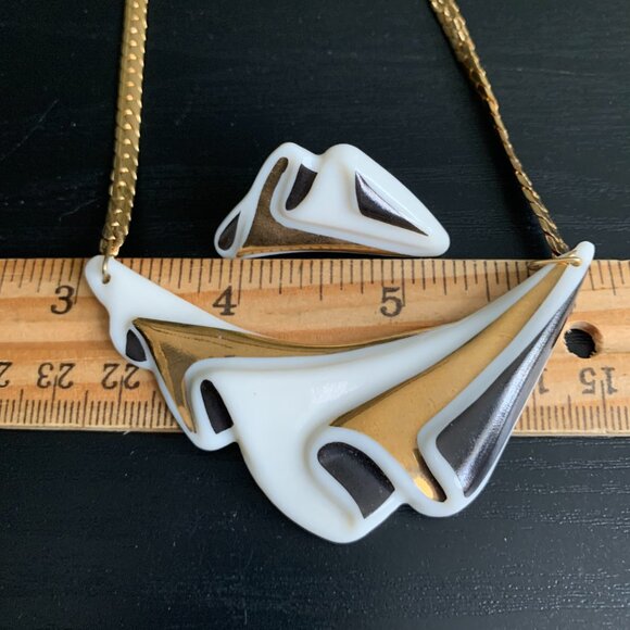 Avon Porcelain Necklace & Earrings - Picture 5 of 5